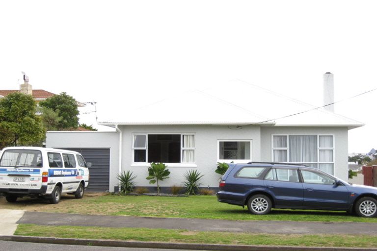 Photo of property in 6 Strandon Place, Strandon, New Plymouth, 4312