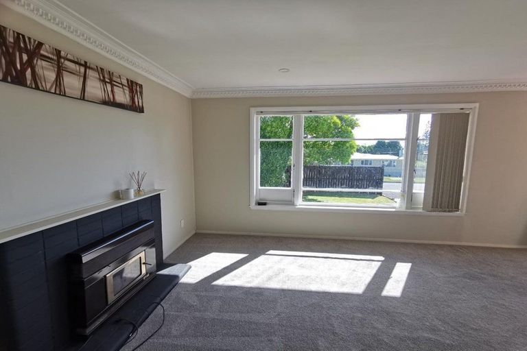 Photo of property in 52 Churchill Avenue, Manurewa, Auckland, 2102