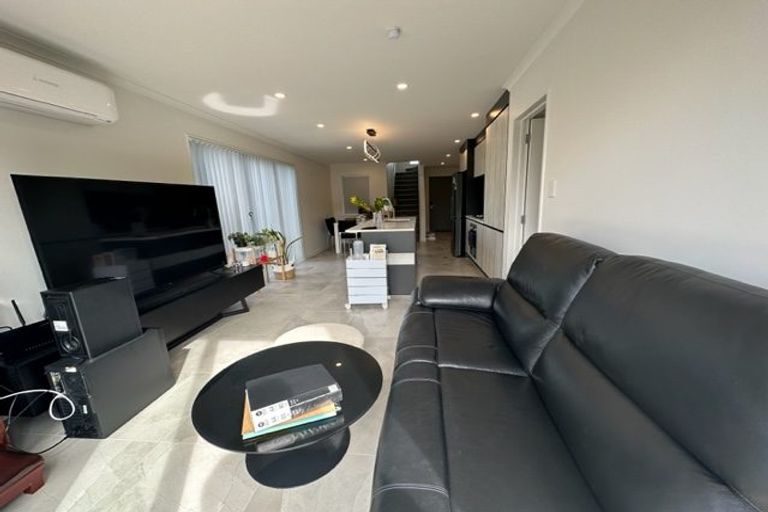 Photo of property in 7/11 Celeste Place, Totara Vale, Auckland, 0627