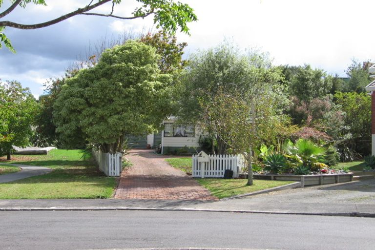 Photo of property in 16 Da Vinci Place, West Harbour, Auckland, 0618