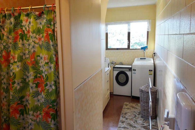 Photo of property in 33 Melandra Road, Stanmore Bay, Whangaparaoa, 0932