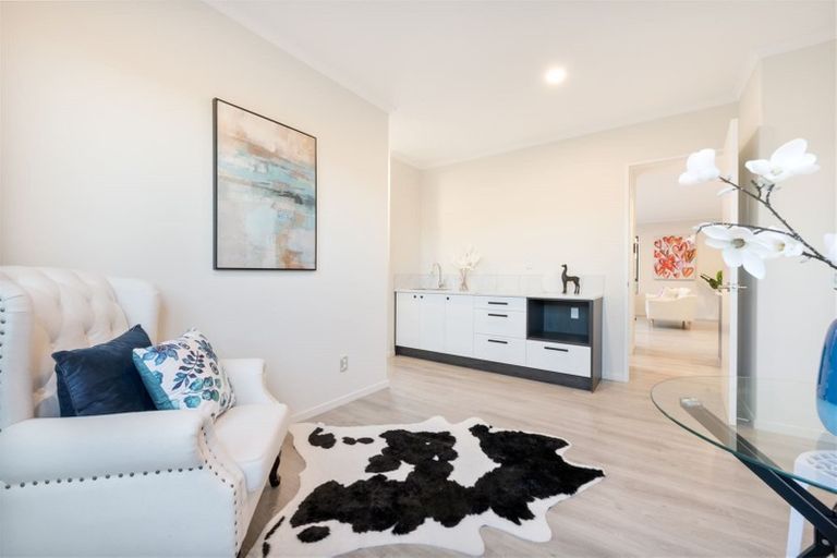 Photo of property in 11 Bunbeg Crescent, Flat Bush, Auckland, 2019