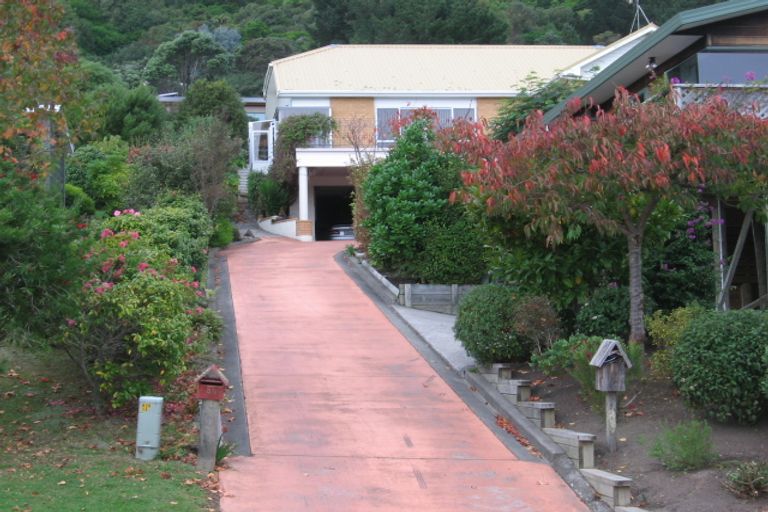 Photo of property in 49 Kakariki Grove, Waikanae, 5036