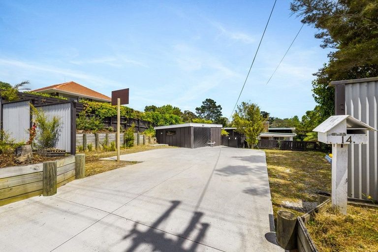 Photo of property in 14 Fairmount Road, Titirangi, Auckland, 0604