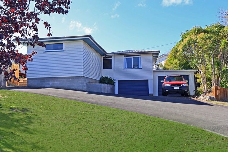 Photo of property in 2 Selwyn Road, Havelock North, 4130