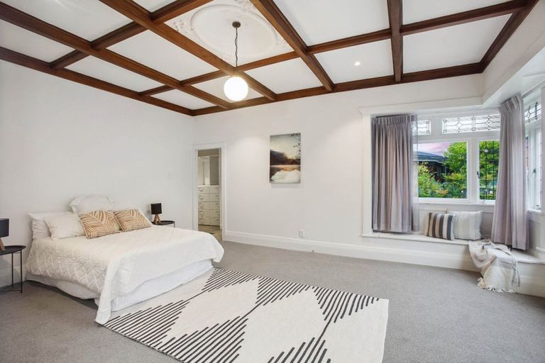 Photo of property in 48 Sunnynook Road, Sunnynook, Auckland, 0620