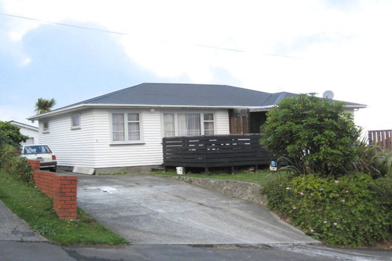Photo of property in 6 Ruskin Road, Newlands, Wellington, 6037