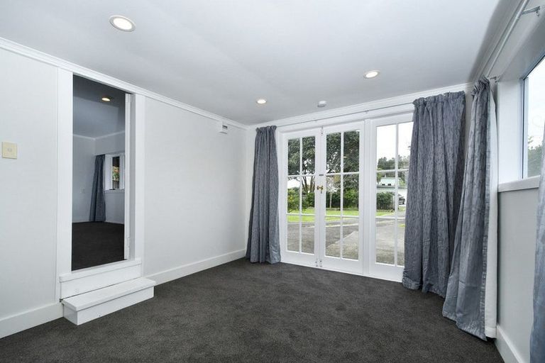 Photo of property in 1 River Road, Te Atatu Peninsula, Auckland, 0610