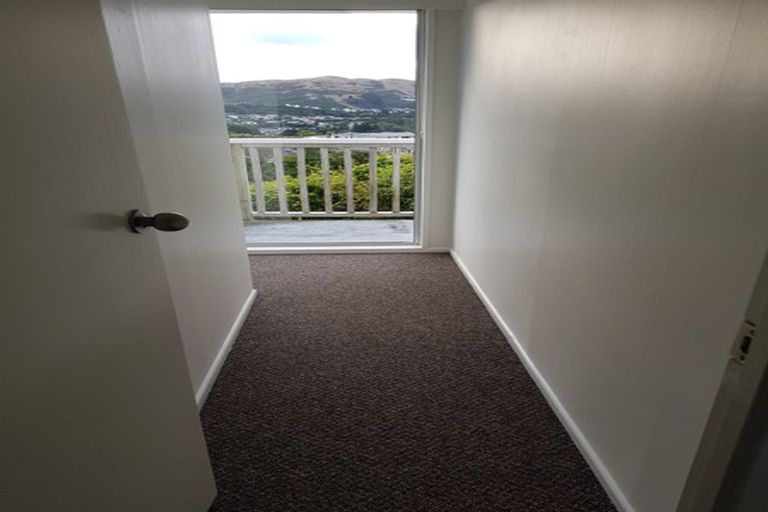 Photo of property in 28-28b Jane Grove, Paparangi, Wellington, 6037
