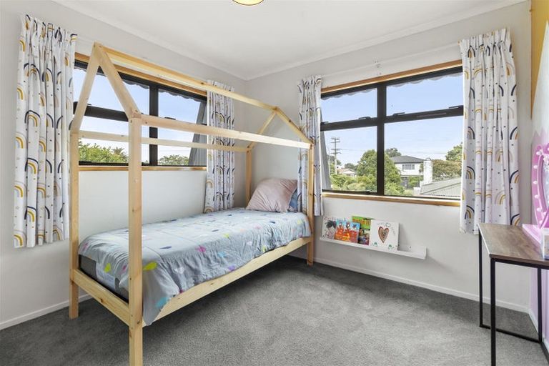 Photo of property in 9 Gloria Avenue, Te Atatu Peninsula, Auckland, 0610