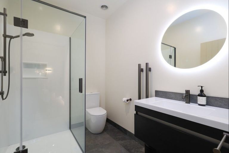 Photo of property in 319 Hardy Street, Nelson, 7010