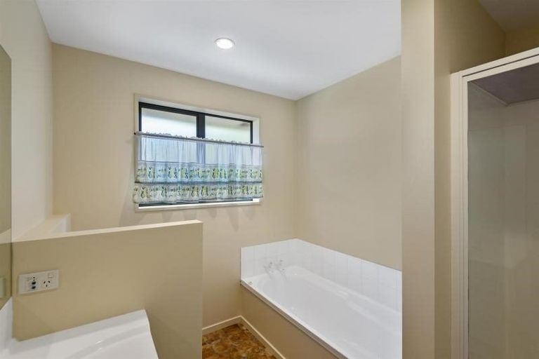 Photo of property in 1 Roche Avenue, Upper Riccarton, Christchurch, 8041