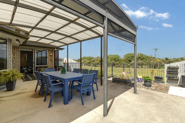 Photo of property in 60 Butterworth Crescent, Papamoa Beach, Papamoa, 3118