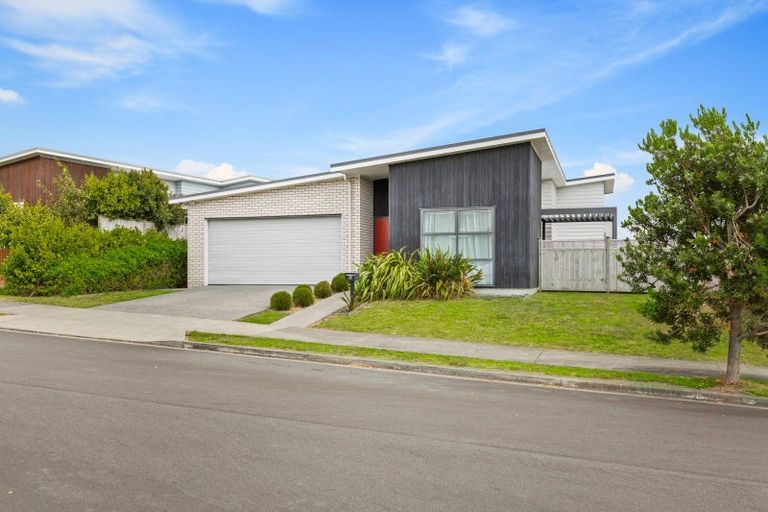 Photo of property in 30 Tyler Davies Drive, Red Beach, 0932