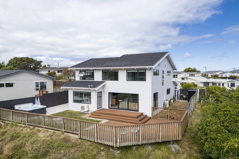Photo of property in 35 Raumati Terrace, Khandallah, Wellington, 6035