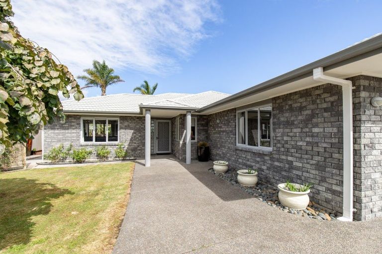 Photo of property in 10 Harris Place, Ngatea, 3503