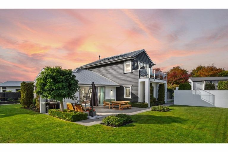 Photo of property in 12 Springwater Avenue, Northwood, Christchurch, 8051