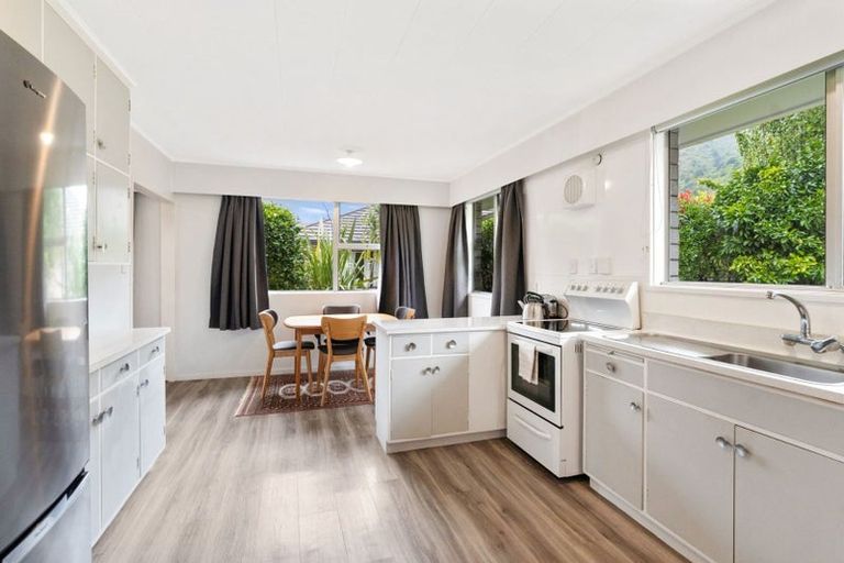 Photo of property in 13 Matenga Street, Waikanae, 5036