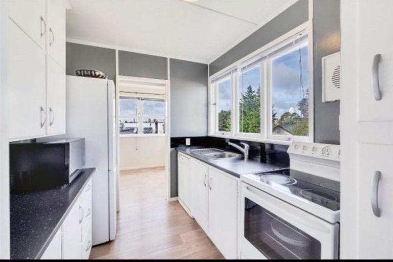 Photo of property in 20 Riserra Drive, Ranui, Auckland, 0612