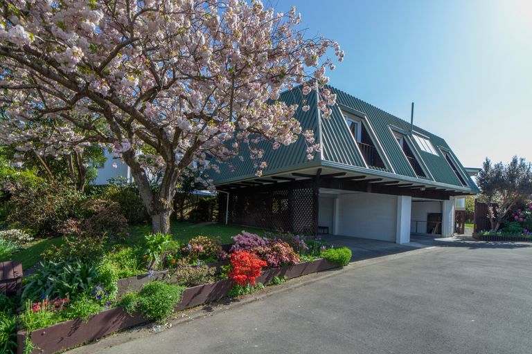 Photo of property in 10 Stormont Place, Avonhead, Christchurch, 8042