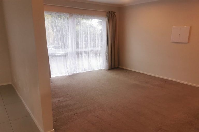 Photo of property in 14 Cairngorm Place, Highland Park, Auckland, 2010