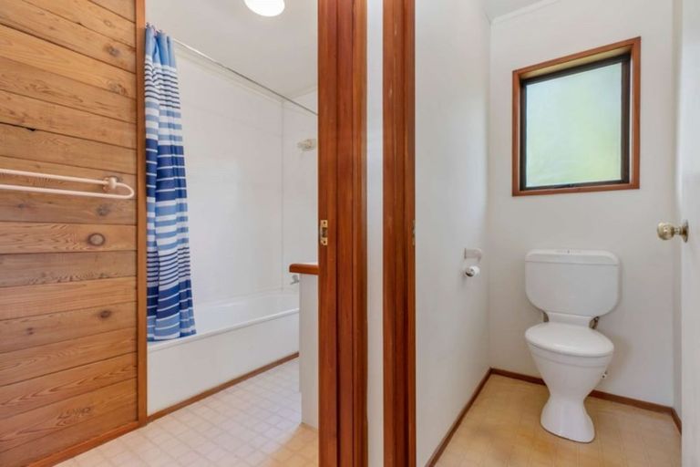 Photo of property in 11 Firle Place, Green Bay, Auckland, 0604