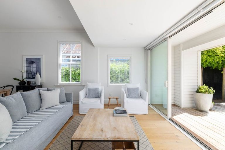 Photo of property in 33 Hawkesbury Avenue, St Albans, Christchurch, 8014