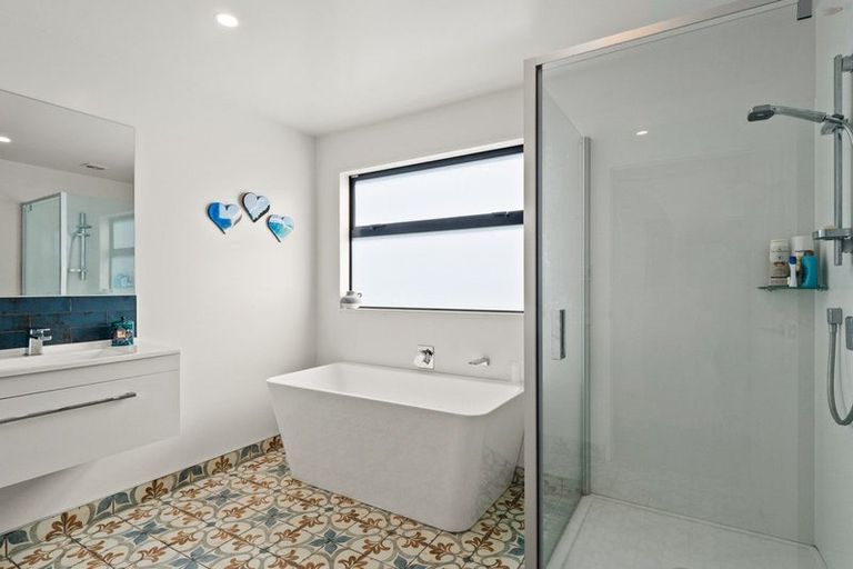 Photo of property in 32 Corriedale Road, Jacks Point, 9371