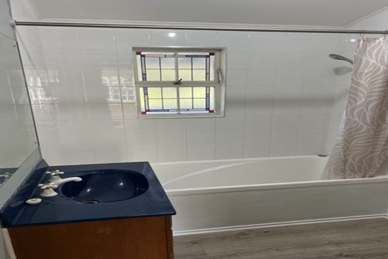 Photo of property in 92b Upper Harbour Drive, Greenhithe, Auckland, 0632