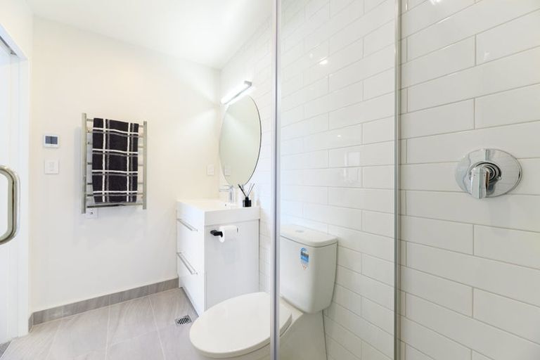 Photo of property in 19b Tawa Road, Te Atatu Peninsula, Auckland, 0610