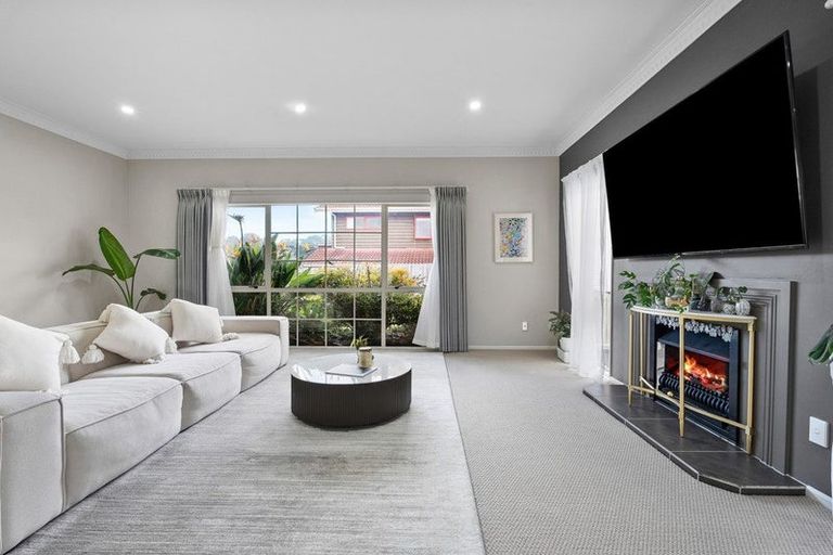 Photo of property in 8 Cuthill Close, Albany, Auckland, 0632