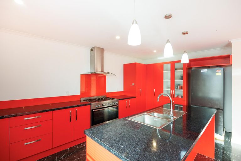 Photo of property in 5 Cyprus Place, Fitzherbert, Palmerston North, 4410