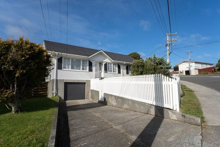 Photo of property in 54 Mark Avenue, Paparangi, Wellington, 6037