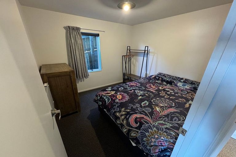 Photo of property in 46 Wynyard Crescent, Fernhill, Queenstown, 9300