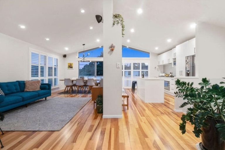 Photo of property in 27 Taioma Crescent, Te Atatu Peninsula, Auckland, 0610