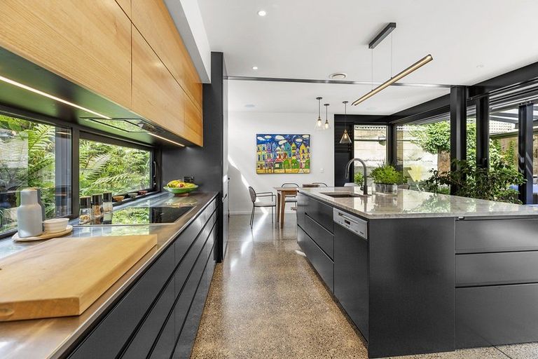 Photo of property in 4 Torless Terrace, Thorndon, Wellington, 6011