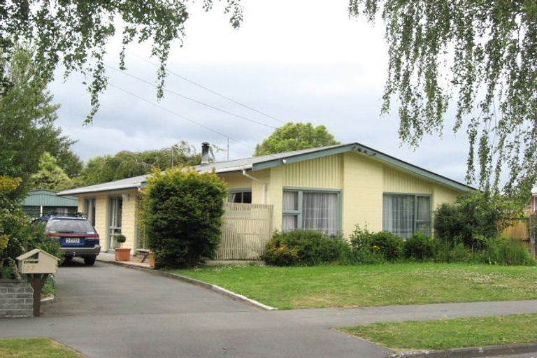 Photo of property in 77 Greendale Avenue, Avonhead, Christchurch, 8042