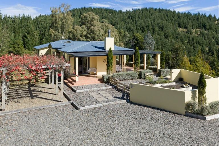 Photo of property in 1544 Kahuranaki Road, Kahuranaki, Havelock North, 4295
