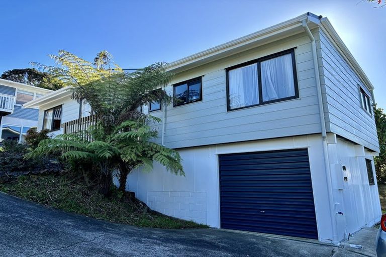 Photo of property in 2/11 Sunhaven Avenue, Glenfield, Auckland, 0629