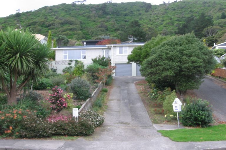 Photo of property in 51 Kakariki Grove, Waikanae, 5036
