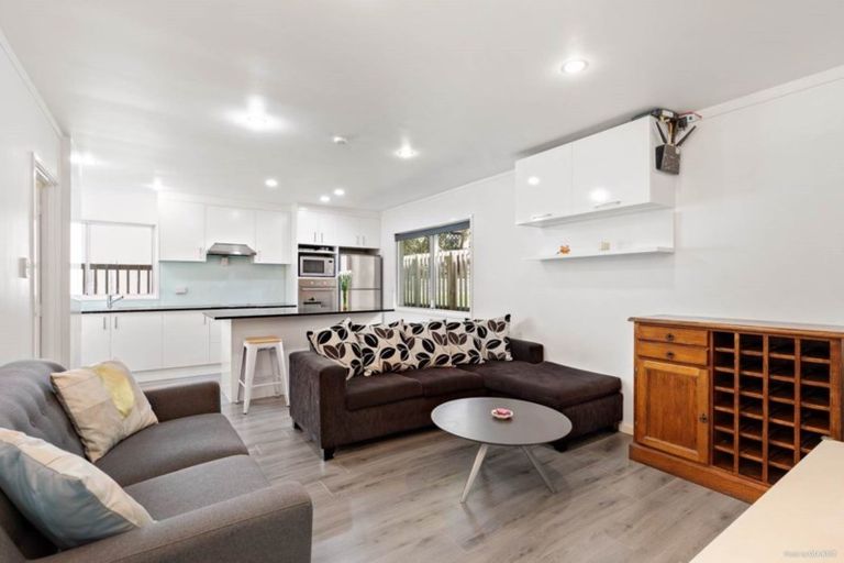 Photo of property in 1/3 Holt Avenue, Torbay, Auckland, 0630