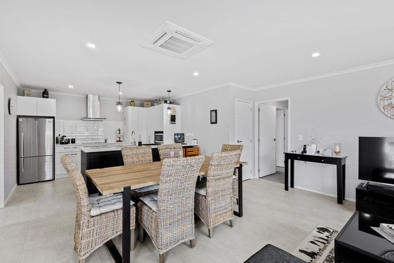 Photo of property in 11 Orchard Terrace, Riverhead, 0820