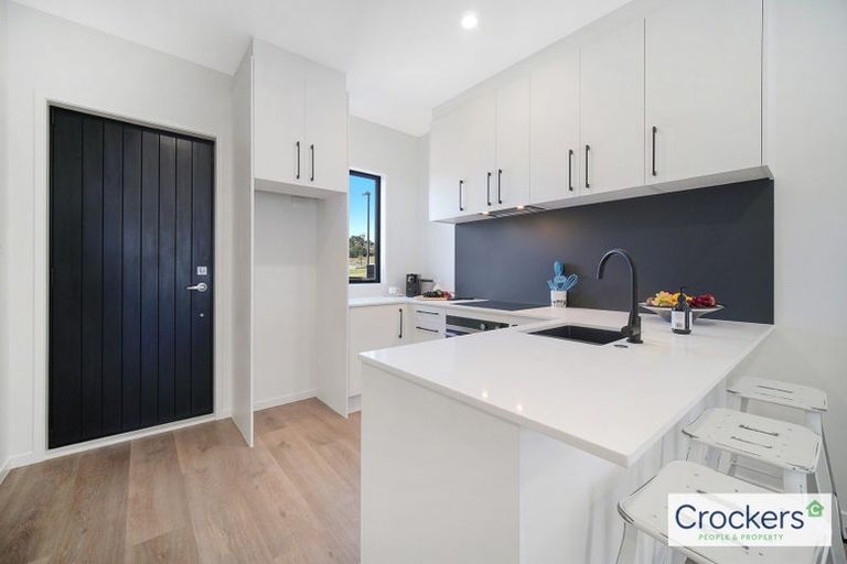 Photo of property in 27 Olearia Street, Totara Park, 2019