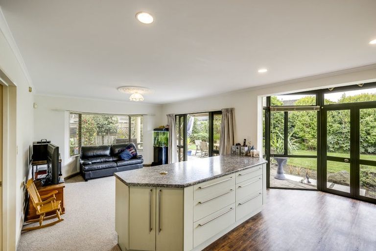 Photo of property in 10 Knightsbridge Place, Taradale, Napier, 4112