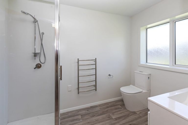 Photo of property in 12 Aorangi Road, Bryndwr, Christchurch, 8053