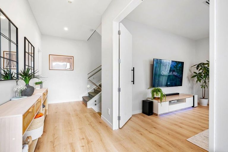 Photo of property in 1 Crompton Place, Orewa, 0931