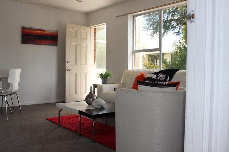 Photo of property in 2/23 Tahi Terrace, Glen Eden, Auckland, 0602