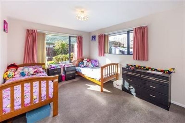 Photo of property in 5 Murfitt Place, Sockburn, Christchurch, 8042