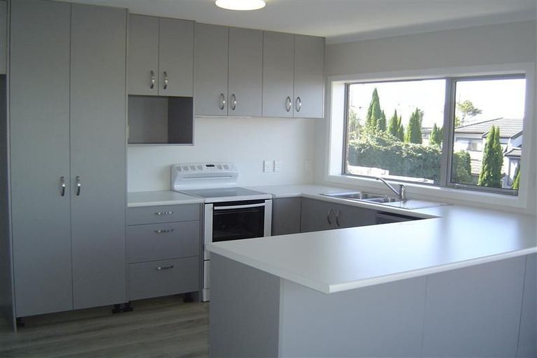 Photo of property in 8 Cheval Drive, Totara Vale, Auckland, 0629