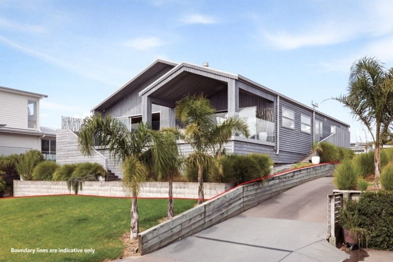 Photo of property in 1025 Papamoa Beach Road, Papamoa Beach, 3118